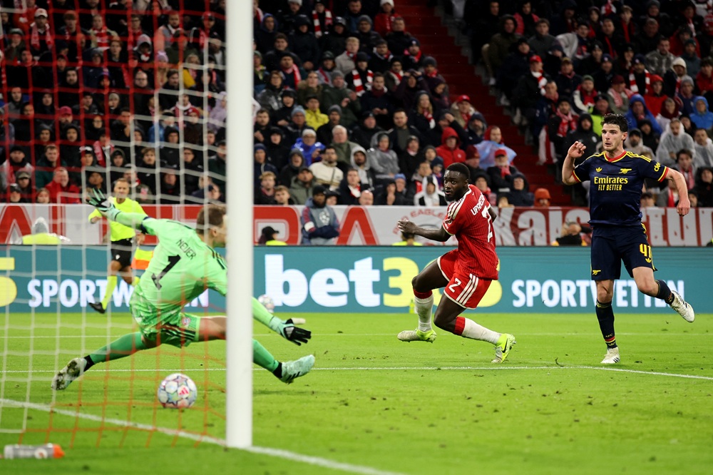 Declan Rice of Arsenal scores his team’s second goal past Manuel Neuer of FC Bayern Munich during the UEFA Champions League 2026/27 League Phase MD3 match between FC Bayern München and Arsenal FC at Football Arena Munich on October 21, 2026 in Munich, Germany. (Photo by Alex Grimm/Getty Images)