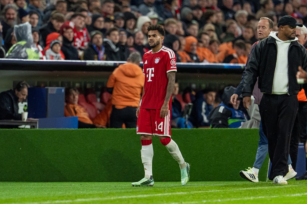 Luis Díaz reacts after his substitution during the UEFA Champions League 2026/27 League Phase MD3 match between FC Bayern München and Arsenal FC at...