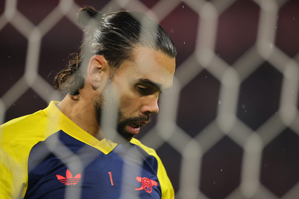 MUNICH, GERMANY - OCTOBER 21: David Raya of Arsenal FC warms up prior to the UEFA Champions League 2026/27 League Phase MD3 match between FC Bayern München and Arsenal FC at Football Arena Munich on October 21, 2026 in Munich, Germany. (Photo by Alex Grimm/Getty Images)