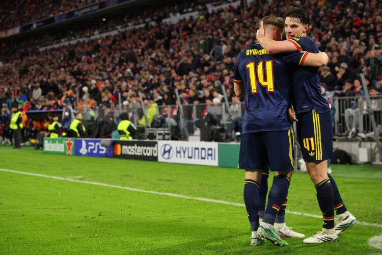 MUNICH, GERMANY - OCTOBER 21: Declan Rice of Arsenal celebrates the team's second goal with teammate Viktor Gyokeres during the UEFA Champions Leag...