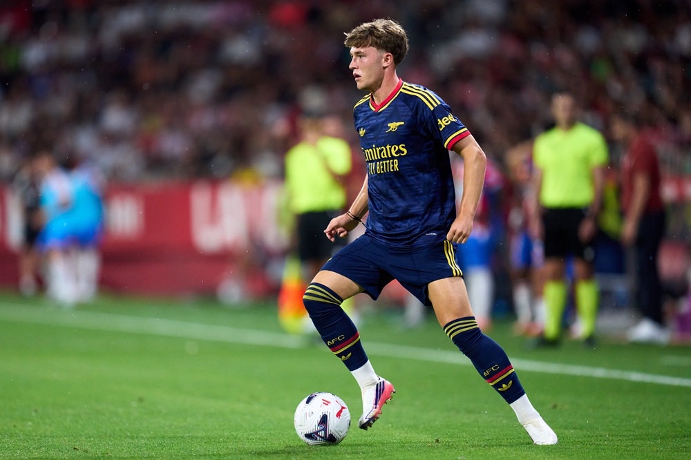 Ceadach O'Neill of Arsenal FC runs with the ball during the pre-season friendly match between Girona FC and Arsenal FC at Montilivi Stadium on August 01, 2026 in Girona, Spain. (Photo by Alex Caparros/Getty Images)