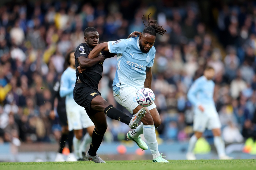 Antoine Semenyo of Manchester City is challenged by Azor Matusiwa of Ipswich Town during the Premier League 2026/27 match between Manchester City and Ipswich Town at Etihad Stadium on October 17, 2026 in Manchester, England. (Photo by Michael Steele/Getty Images)
