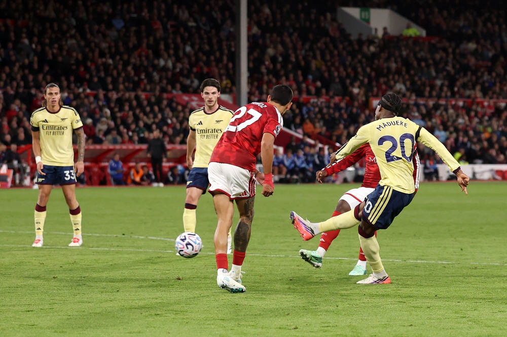 Noni Madueke of Arsenal scores his team’s first goal during the Premier League 2026/27 match between Nottingham Forest FC and Arsenal FC at City Ground on October 18, 2026 in Nottingham, England. (Photo by Carl Recine/Getty Images)