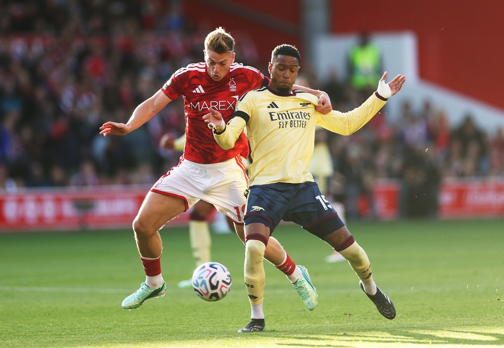 Forest boss names Arsenal pairing 'best in the world' 2 Ezri Konsa of Arsenal is challenged by Liam Delap of Nottingham Forest during the Premier League 2026/27 match between Nottingham Forest FC and Arsenal FC at City Ground on October 18, 2026 in Nottingham, England. (Photo by Carl Recine/Getty Images)