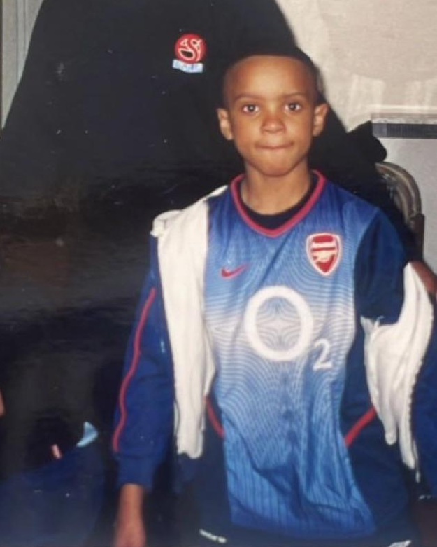 Ezri Konsa as a child (Photo via @yxngbane on Instagram)