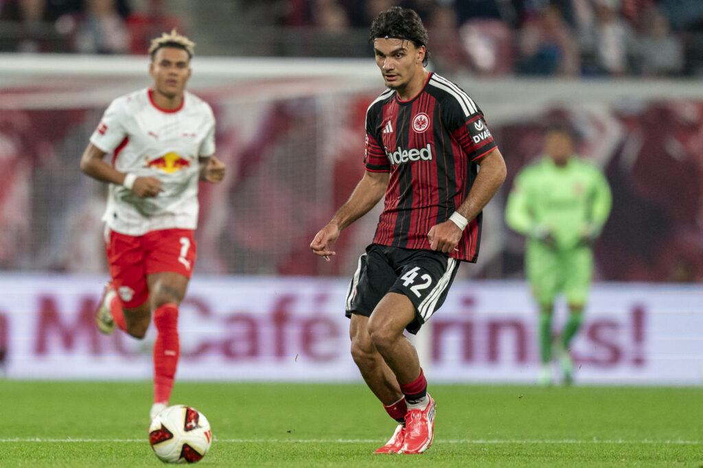LEIPZIG, GERMANY - OCTOBER 10: Can Uzun of Eintracht Frankfurt in action during the Bundesliga 2026/27 match between RB Leipzig and Eintracht Frankfurt at Red Bull Arena on October 10, 2026 in Leipzig, Germany. (Photo by Fabio Deinert/Getty Images)