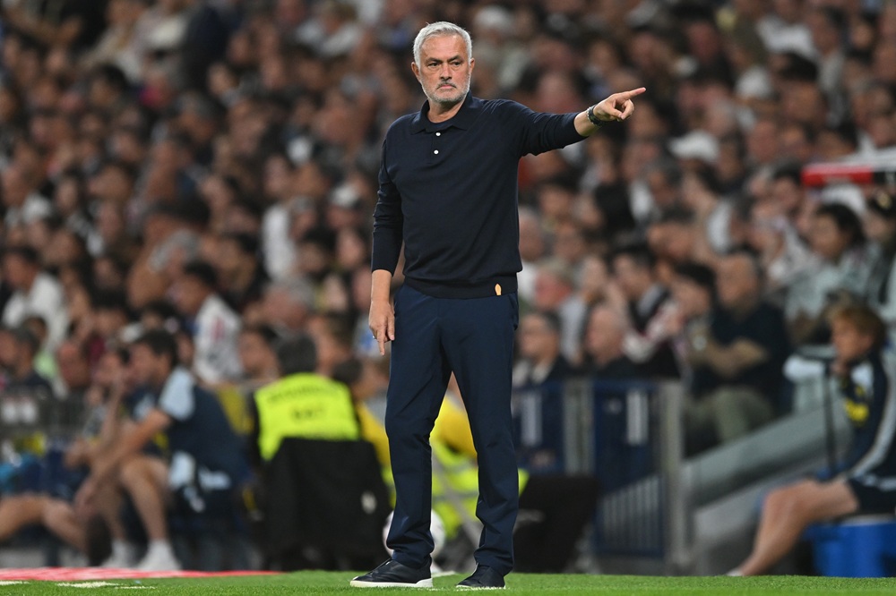 Jose Mourinho, Manager of Real Madrid, gestures during the LaLiga EA Sports 2026/27 match between Real Madrid and Villarreal CF at Estadio Santiago Bernabeu on October 10, 2026 in Madrid, Spain. (Photo by Denis Doyle/Getty Images)