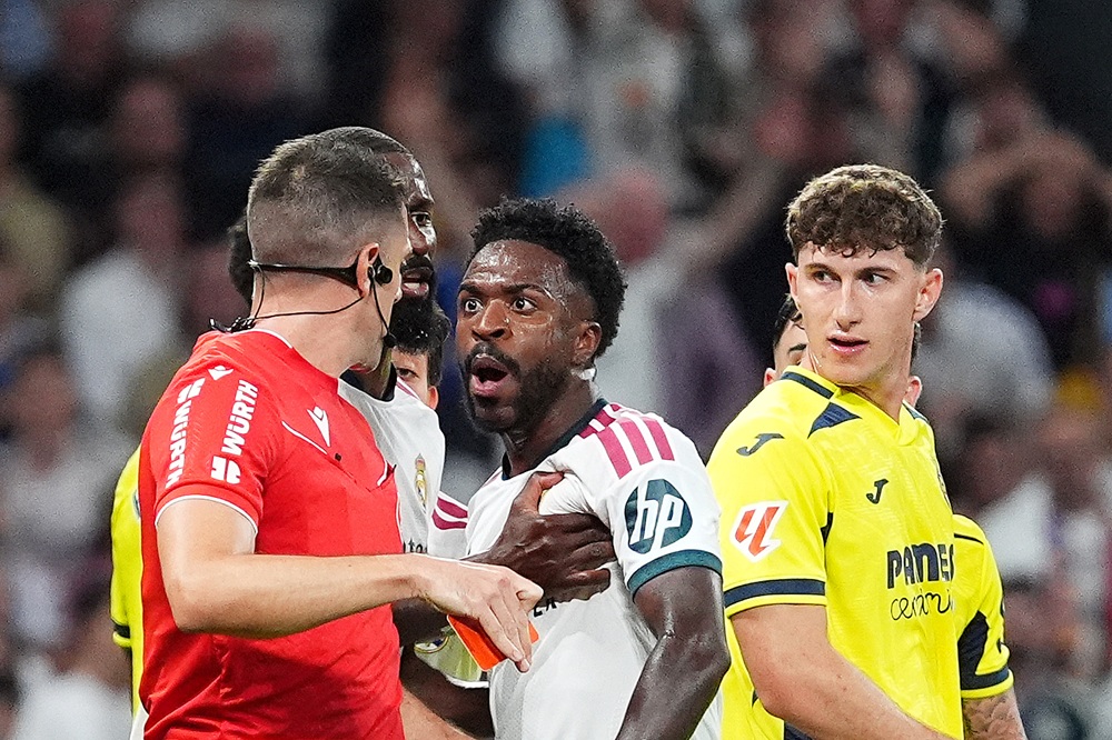 Vinicius Junior of Real Madrid receives a red card from referee Isidro Diaz de Mera Escuderos during the LaLiga EA Sports 2026/27 match between Rea...