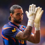 OVIEDO, SPAIN - OCTOBER 03: David Raya of Spain applauds the fans during the warm up before the UEFA Nations League 2026/27 group phase match between Spain and Czechia at Carlos Tartiere on October 03, 2026 in Oviedo, Spain. (Photo by Jose Manuel Alvarez Rey/Getty Images)
