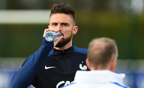 France's forward Olivier Giroud drinks after a training session in Clairefontaine-en-Yvelines on March 26, 2016 ahead of a friendly football match against Russia. / AFP / FRANCK FIFE (Photo credit should read FRANCK FIFE/AFP/Getty Images)