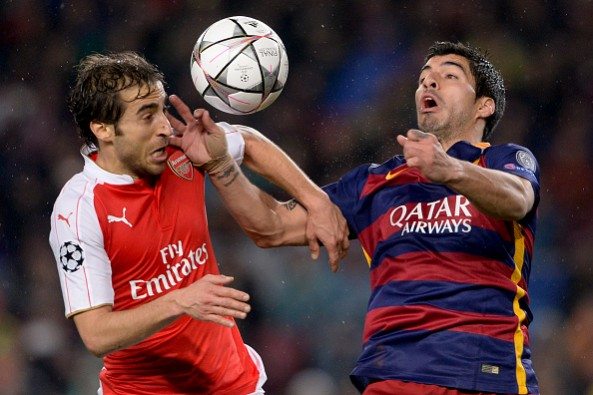 Arsenal's French midfielder Mathieu Flamini (L) vies with Barcelona's Uruguayan forward Luis Suarez during the UEFA Champions League Round of 16 second leg football match FC Barcelona vs Arsenal FC at the Camp Nou stadium in Barcelona on March 16, 2016.  / AFP / JOSEP LAGO        (Photo credit should read JOSEP LAGO/AFP/Getty Images)