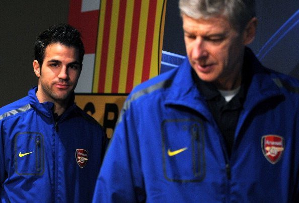 Arsenal's Spanish midfielder Cesc Fabregas (L) and Arsenal's French coach Arsene Wenger (R) arrive for a press conference at the Camp Nou stadium in Barcelona, on March 7, 2011 in Barcelona on the eve of their Champions League football match against FC Barcelona. AFP PHOTO/LLUIS GENE