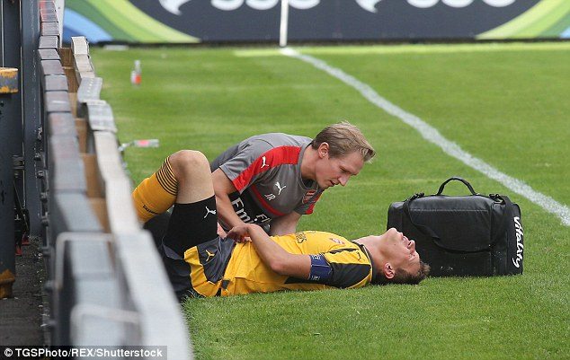 Bielik, our best central defender at youth level, had to be replaced at the break after colliding with the advertising hoardings. | (Picture source: Daily Mail) 
