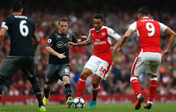 Despite his tendency to commit unnecessary fouls and make a mistake, Coquelin has started and played every game but one in the Premier League this far this term. | Photo: Adrian Dennis / Getty Images