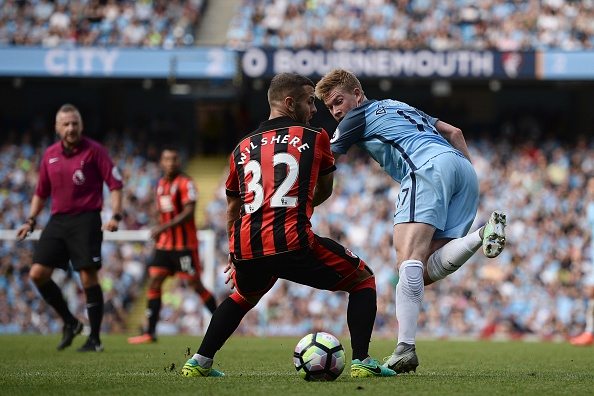 Manchester City's Belgian midfielder Kevin De Bruyne (R) back-heals the ball past Bournemouth's English midfielder Jack Wilshere during the English Premier League football match between Manchester City and Bournemouth at the Etihad Stadium in Manchester, north west England, on September 17, 2016. (Photo credit should read OLI SCARFF/AFP/Getty Images)