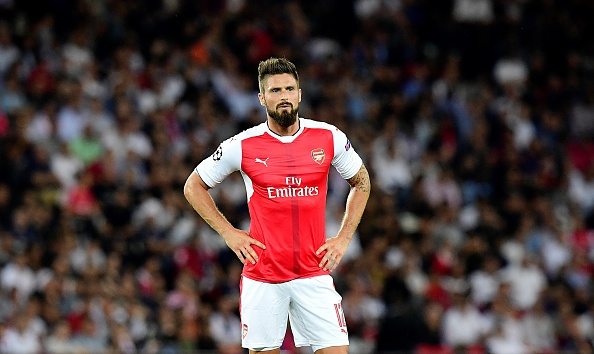 Arsenal's French striker Olivier Giroud reacts during the UEFA Champions League Group A football match between Paris-Saint-Germain vs Arsenal FC, on September 13, 2016 at the Parc des Princes stadium in Paris. / AFP / FRANCK FIFE (Photo credit should read FRANCK FIFE/AFP/Getty Images)