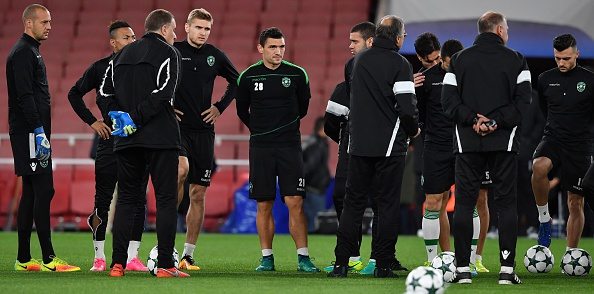 Ludogorets' Romanian forward Claudiu Keseru (C) attends a team training session at the Emirates Stadium in London on October 18, 2016, ahead of the UEFA Champions League group A football match between Ludogorets Razgrad and Arsenal on October 19. / AFP / BEN STANSALL (Photo credit should read BEN STANSALL/AFP/Getty Images)