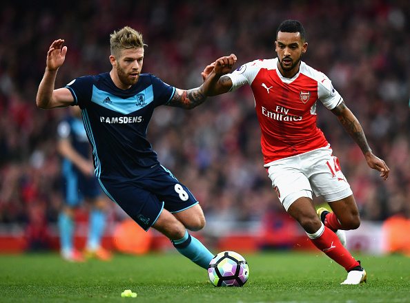 LONDON, ENGLAND - OCTOBER 22: Adam Clayton of Middlesbrough (L) and Theo Walcott of Arsenal (R) battle for possession during the Premier League match between Arsenal and Middlesbrough at Emirates Stadium on October 22, 2016 in London, England. (Photo by Dan Mullan/Getty Images)