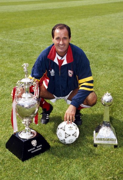 George Graham poses with the previous seasons silverware at Highbury on August 1, 1991 in London, England. (Photo by Shaun Botterill/Getty Images)