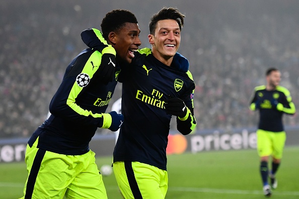 Arsenal's Nigerian forward Alex Iwobi (L) celebrates after scoring a goal with his teammate Arsenal's German midfielder Mesut Ozil during the UEFA Champions league Group A football match between FC Basel 1893 and Arsenal FC on December 6, 2016 at the St Jakob Park stadium in Basel. / AFP / Fabrice COFFRINI (Photo credit should read FABRICE COFFRINI/AFP/Getty Images)