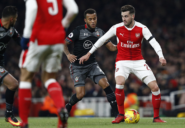 Southampton's English defender Ryan Bertrand (C) vies with Arsenal's English defender Carl Jenkinson during the EFL (English Football League) Cup quarter-final football match between Arsenal and Southampton at the Emirates Stadium in London on November 30, 2016. / AFP / Adrian DENNIS / RESTRICTED TO EDITORIAL USE. No use with unauthorized audio, video, data, fixture lists, club/league logos or 'live' services. Online in-match use limited to 75 images, no video emulation. No use in betting, games or single club/league/player publications. / (Photo credit should read ADRIAN DENNIS/AFP/Getty Images)
