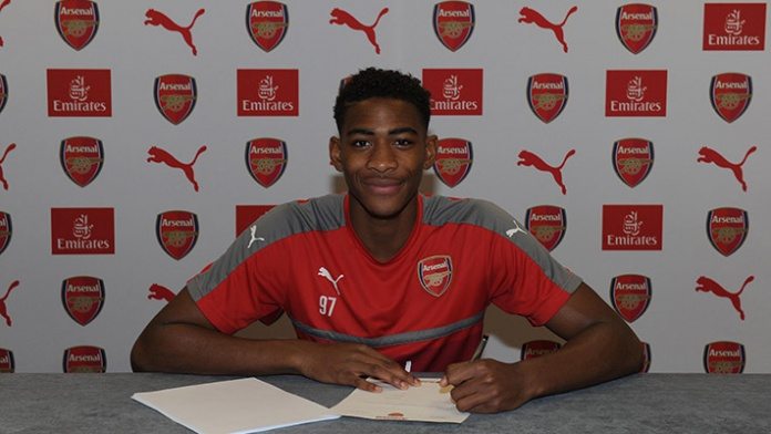 Medley poses for the camera as he signs his scholarship deal. (Photo: Arsenal's official website) 