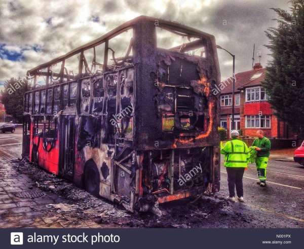 london uk 21st mar 2015 burnt out bus in forest hill roadlondon credit N001PX e1488651967211
