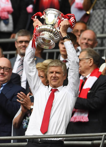 wenger lifting trophy