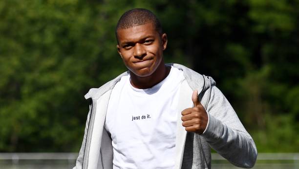France's forward Kylian Mbappe gives the thumbs-up as he arrives at the French national football team training base in Clairefontaine on August 28, 2017. (FRANCK FIFE/AFP/Getty Images)