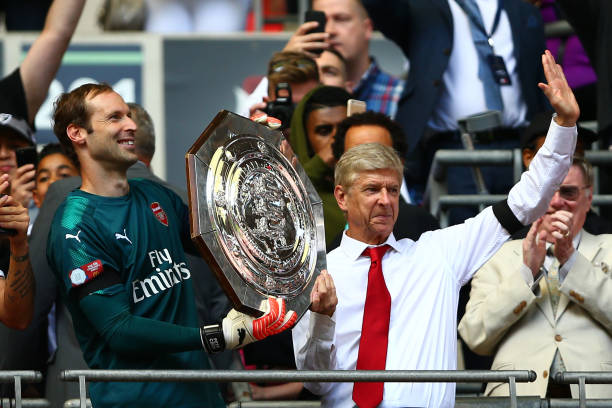 LONDON, ENGLAND - AUGUST 06: Petr Cech of Arsenal and Arsene Wenger, Manager of Arsenal celebrate with The FA Community Shield during the The FA Community Shield final between Chelsea and Arsenal at Wembley Stadium on August 6, 2017 in London, England. (Photo by Dan Istitene/Getty Images)