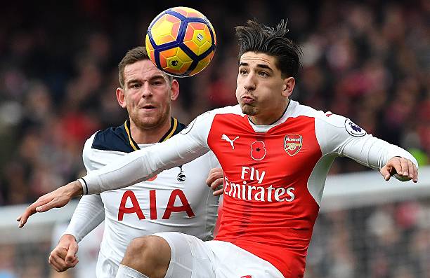 Tottenham Hotspur's Dutch striker Vincent Janssen (L) vies with Arsenal's Spanish defender Hector Bellerin during the English Premier League football match between Arsenal and Tottenham Hotspur at the Emirates Stadium in London on November 6, 2016. (BEN STANSALL/AFP/Getty Images)