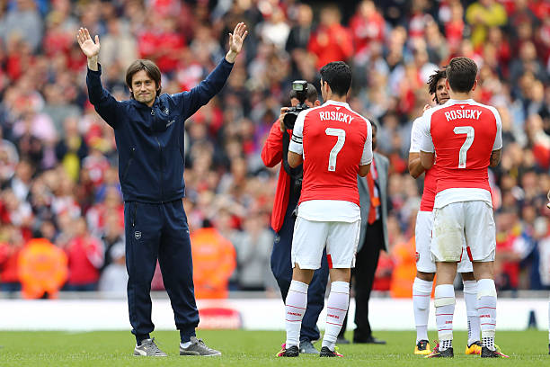 LONDON, UNITED KINGDOM - MAY 15: Tomas Rosicky of Arsenal applauds supporters while other players wearing no.7 shirts after the Barclays Premier League match between Arsenal and Aston Villa at Emirates Stadium on May 15, 2016 in London, England. (Photo by Julian Finney/Getty Images)