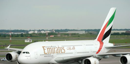 (FILES) File picture dated August 1, 2008 shows an Emirates Airline flight from Dubai landing at John F. Kennedy International Airport in New York. Dubai-based airline Emirates announced on September 8, 2008 that it is suspending flights using its lone Airbus A380 superjumbo until later this week while repairs are carried out. AFP PHOTO/Stan HONDA (Photo credit should read STAN HONDA/AFP/Getty Images)
