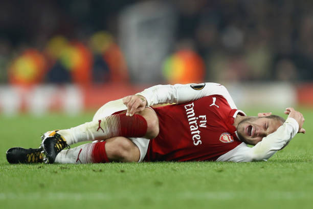 LONDON, ENGLAND - NOVEMBER 02: Jack Wilshere of Arsenal goes down injured during the UEFA Europa League group H match between Arsenal FC and Crvena Zvezda at Emirates Stadium on November 2, 2017 in London, United Kingdom. (Photo by Bryn Lennon/Getty Images)