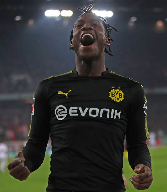 COLOGNE, GERMANY - FEBRUARY 02: Michy Batshuayi of Dortmund celebrates scoring his second goal on his debut during the Bundesliga match between 1. FC Koeln and Borussia Dortmund at RheinEnergieStadion on February 2, 2018 in Cologne, Germany. (Photo by Alex Grimm/Bongarts/Getty Images)