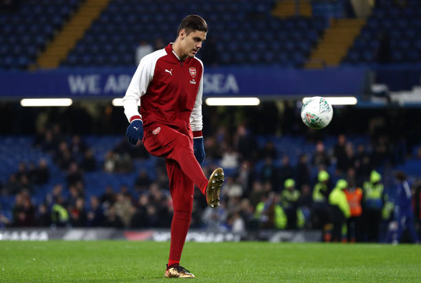 LONDON, ENGLAND - JANUARY 10: Konstantinos Mavropanos of Arsenal warms up prior to the Carabao Cup Semi-Final First Leg match between Chelsea and Arsenal at Stamford Bridge on January 10, 2018 in London, England. (Photo by Catherine Ivill/Getty Images)