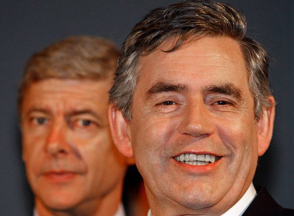 Britain's Prime Minister Gordon Brown (R) and Arsenal's French Manager Arsene Wenger are pictured during the launch of the '1GOAL' campaign, in London, on October 6, 2009. '1 GOAL' is a campaign, which aims to make the legacy of the South Africa 2010 FIFA World Cup an education for every child. AFP PHOTO/Kirsty Wigglesworth/WPA POOL