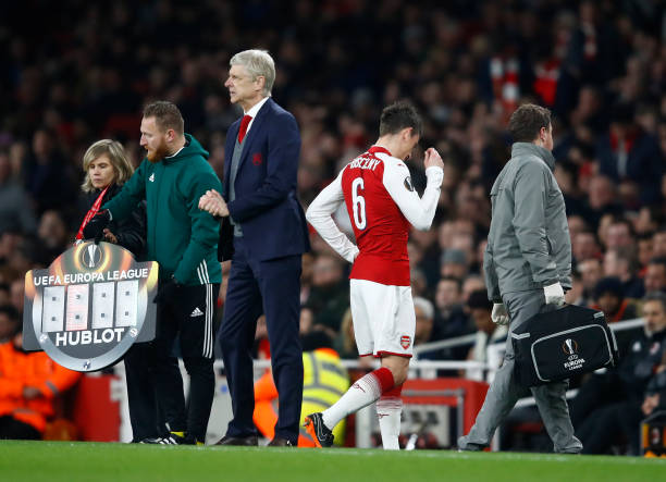 LONDON, ENGLAND - MARCH 15: Arsene Wenger of Arsenal looks on as Laurent Koscielny leaves the pitch injured during the UEFA Europa League Round of 16 Second Leg match between Arsenal and AC Milan at Emirates Stadium on March 15, 2018 in London, England. (Photo by Julian Finney/Getty Images)