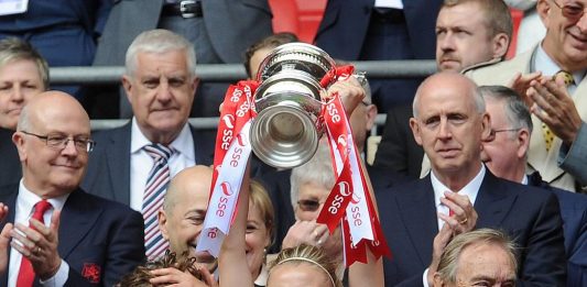LONDON, ENGLAND - MAY 14: Leah Williamson of Arsenal Ladies lifts the FA Cup Trophy after the match between Arsenal Ladies and Chelsea Ladies at Wembley Stadium on May 14, 2016 in London, England. (Photo by David Price/Arsenal FC via Getty Images) *** Local Caption *** Leah Williamson