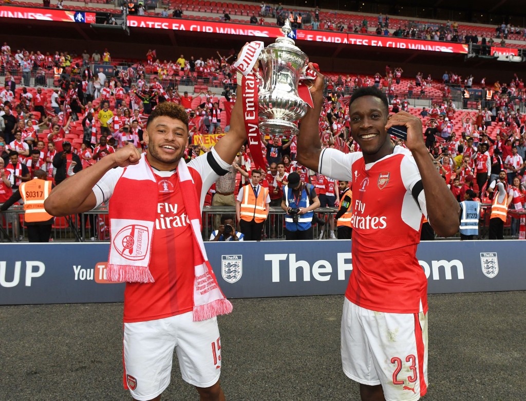 alex oxlade chamberlain fa cup trophy danny welbeck