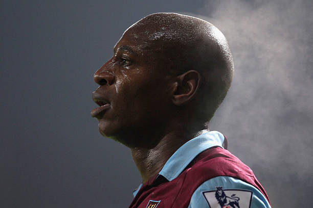 LONDON, ENGLAND - DECEMBER 28: Luis Boa Morte of West Ham United looks on during the Barclays Premier League match between West Ham United and Everton at the Boleyn Ground on December 28, 2010 in London, England. (Photo by Scott Heavey/Getty Images)