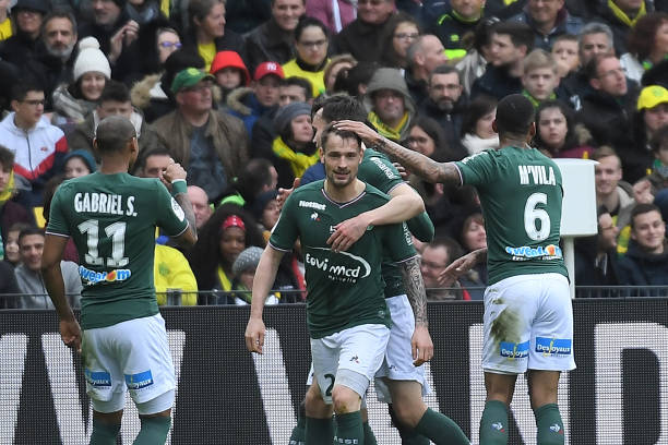 Saint-Etienne's French defender Mathieu Debuchy (C) is congratulated by teammates after scoring during the French L1 football match between Nantes and Saint-Etienne at the La Beaujoire Stadium in Nantes, western France, on April 1, 2018. / AFP PHOTO / LOIC VENANCE