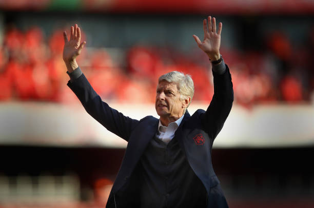 LONDON, ENGLAND - MAY 06: Arsenal manager Arsene Wenger says goodbye to the Arsenal fans after 22 years at the helm at the end of the Premier League match between Arsenal and Burnley at Emirates Stadium on May 6, 2018 in London, England. (Photo by Clive Mason/Getty Images)