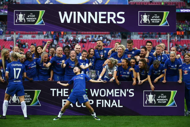 LONDON, ENGLAND - MAY 05: Chelsea celebrate victory following the SSE Women's FA Cup Final match between Arsenal Women and Chelsea Ladies at Wembley Stadium on May 5, 2018 in London, England. (Photo by Jordan Mansfield/Getty Images)