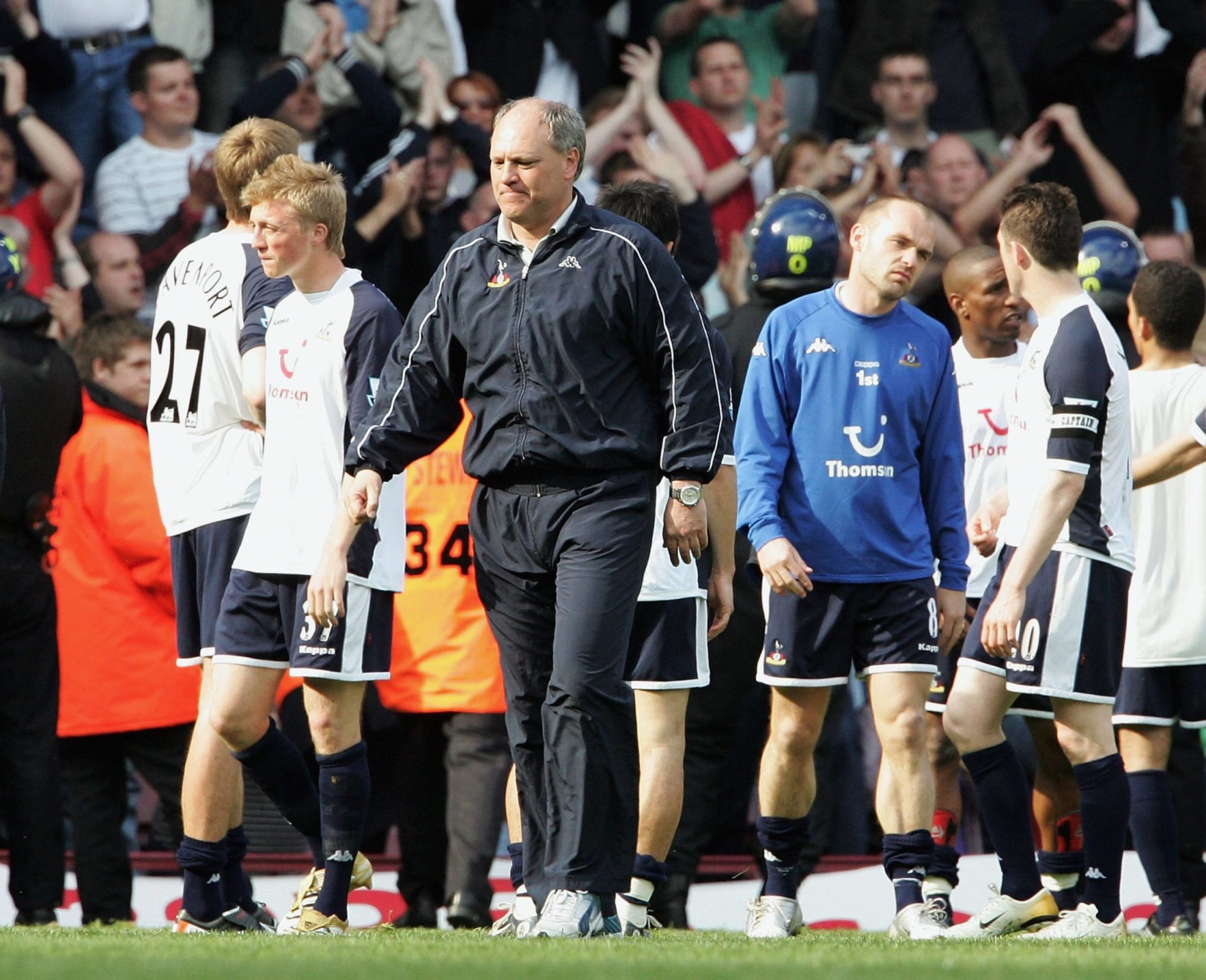 LONDON - MAY 07: Martin Jol, manager of Tottenham Hotspur, (C) looked dejected as his team miss out on a Champions League place following the Barclays Premiership match between West Ham United and Tottenham Hotspur at Upton Park on May 7, 2006 in London, England. (Photo by Phil Cole/Getty Images)