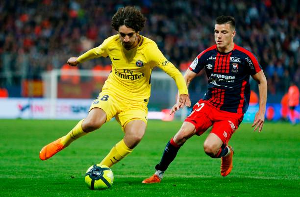 Paris Saint-Germain's Yacine Adli (L) vies for the ball with Caen's French defender Frederic Guilbert (R) during the French L1 football match between Caen (SMC) and Paris (PSG) on May 19, 2018, at the Michel d'Ornano stadium, in Caen, northwestern France. (Photo by CHARLY TRIBALLEAU / AFP)