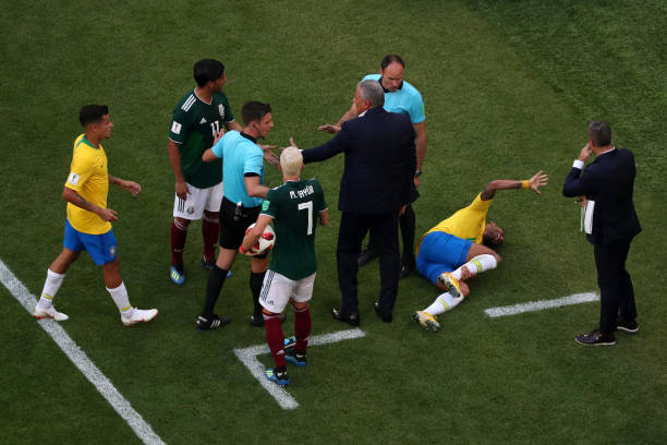 SAMARA, RUSSIA - JULY 02: Neymar Jr of Brazil goes down injured during the 2018 FIFA World Cup Russia Round of 16 match between Brazil and Mexico at Samara Arena on July 2, 2018 in Samara, Russia. (Photo by Clive Rose/Getty Images)