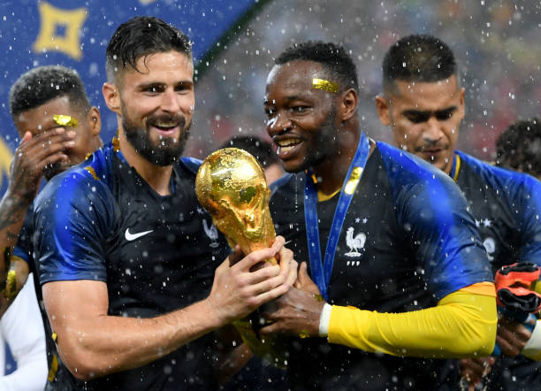 MOSCOW, RUSSIA - JULY 15: Olivier Giroud of France and Steve Mandanda of France celebrate their World Cup victory in the 2018 FIFA World Cup Final on March 15, 2018 in Moscow, Russia. (Photo by Matthias Hangst / Getty Images)