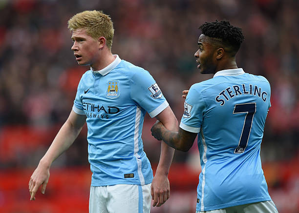 MANCHESTER, ENGLAND - OCTOBER 25: Kevin de Bruyne and Raheem Sterling of Manchester City make a wall during the Barclays Premier League match between Manchester United and Manchester City at Old Trafford on October 25, 2015 in Manchester, England. (Photo by Michael Regan/Getty Images)