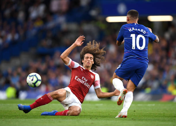 LONDON, ENGLAND - AUGUST 18: Matteo Guendouzi of Arsenal goes down whilst under pressure from Eden Hazard of Chelsea during the Premier League match between Chelsea FC and Arsenal FC at Stamford Bridge on August 18, 2018 in London, United Kingdom. (Photo by Mike Hewitt/Getty Images)